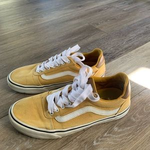 Men’s Vans Off the Wall Yellow Skate Shoes Size 9